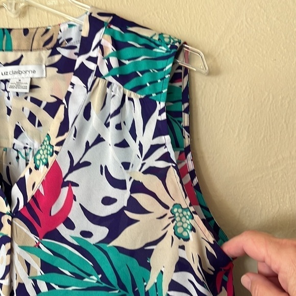 Liz Claiborne multi colored flower sheer top size medium sleeveless curve hem - Picture 5 of 13